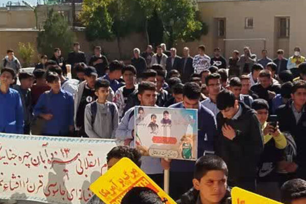 طنین فریاد مرگ‌بر استکبار در آسمان شهر صغاد