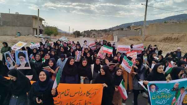 حضور پرشور دانش‌آموزان کهگیلویه و بویراحمد در راهپیمایی ۱۳ آبان
