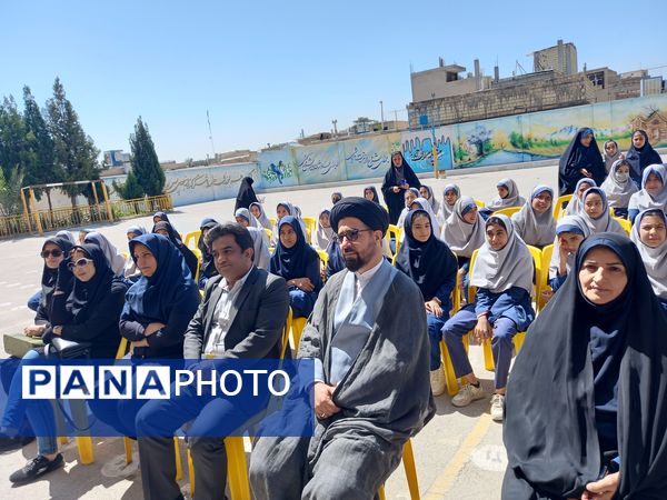 نواخته شدن زنگ سلامت در دبیرستان بهار آزادی 