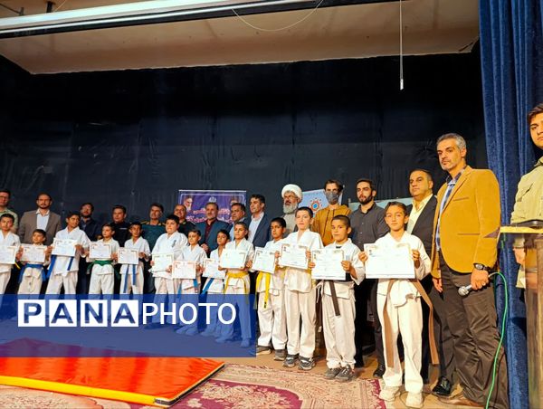 مراسم ارتقاء کمربند سبک پرفکت کیوکوشین کاراته در شهرستان کاشمر