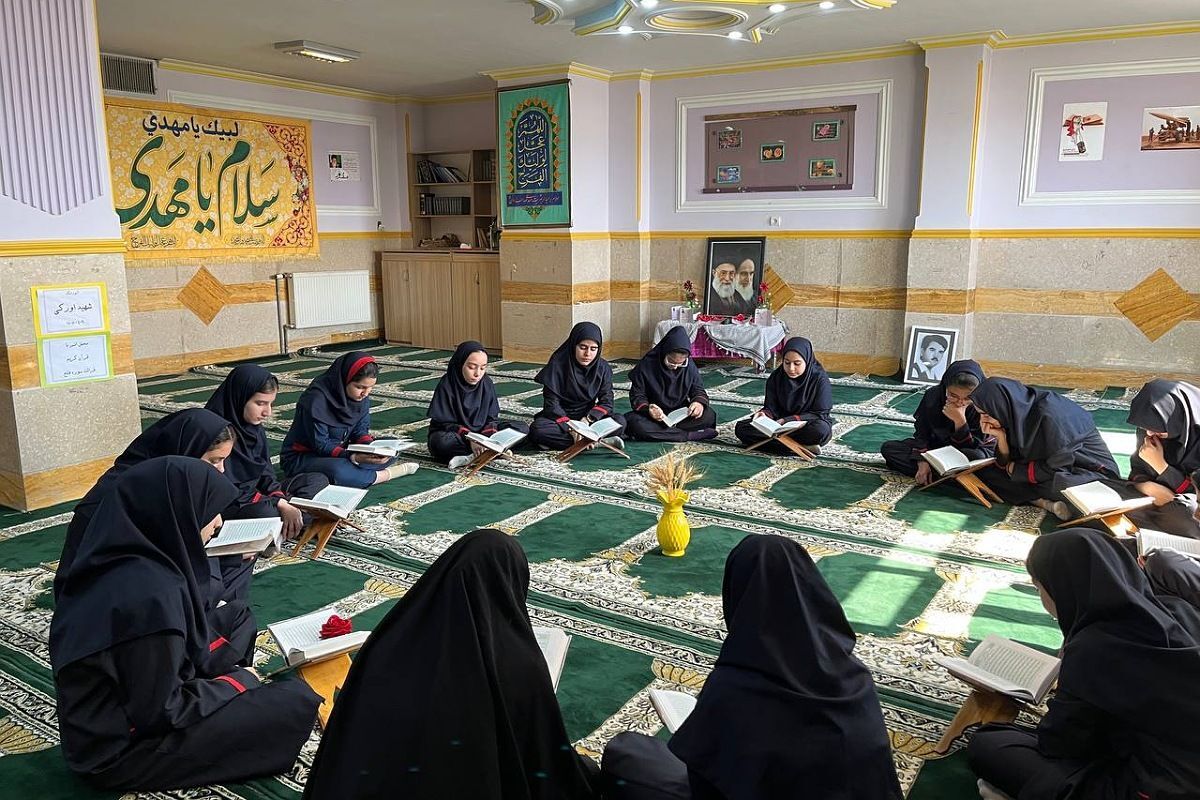 برگزاری محفل انس با قرآن کریم در مدرسه شهید اورکی