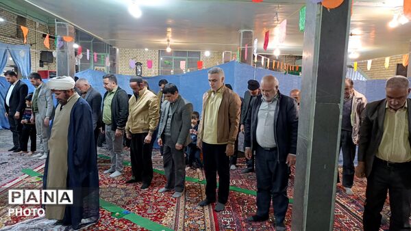 برپایی سفره‌های افطار ساده در شهر سفیددشت 