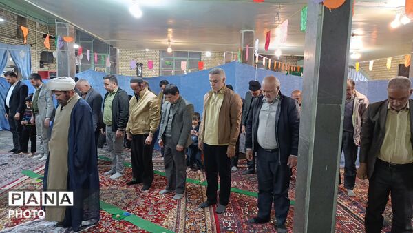 برپایی سفره‌های افطار ساده در شهر سفیددشت 