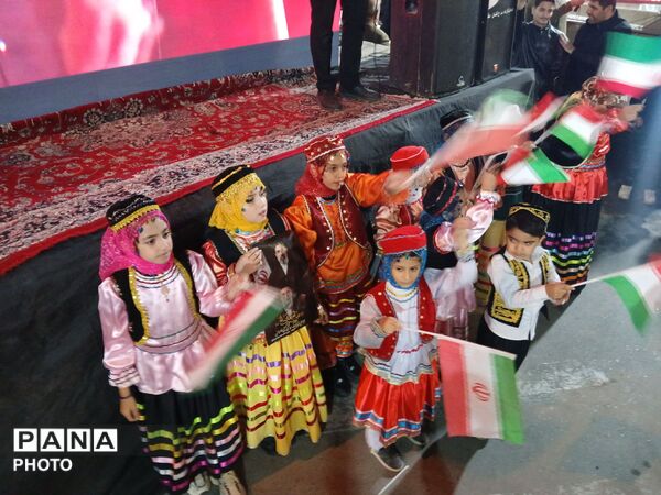 فرهنگیان و دانش آموزان گلستان همچنان پای میدان