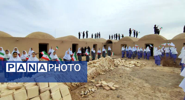 اجرای دلنشین سرود ایرانمون در دل تاریخ کهن قلعه ملکی