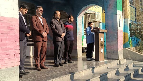 نواختن زنگ قانون اساسی در مدرسه فرنو