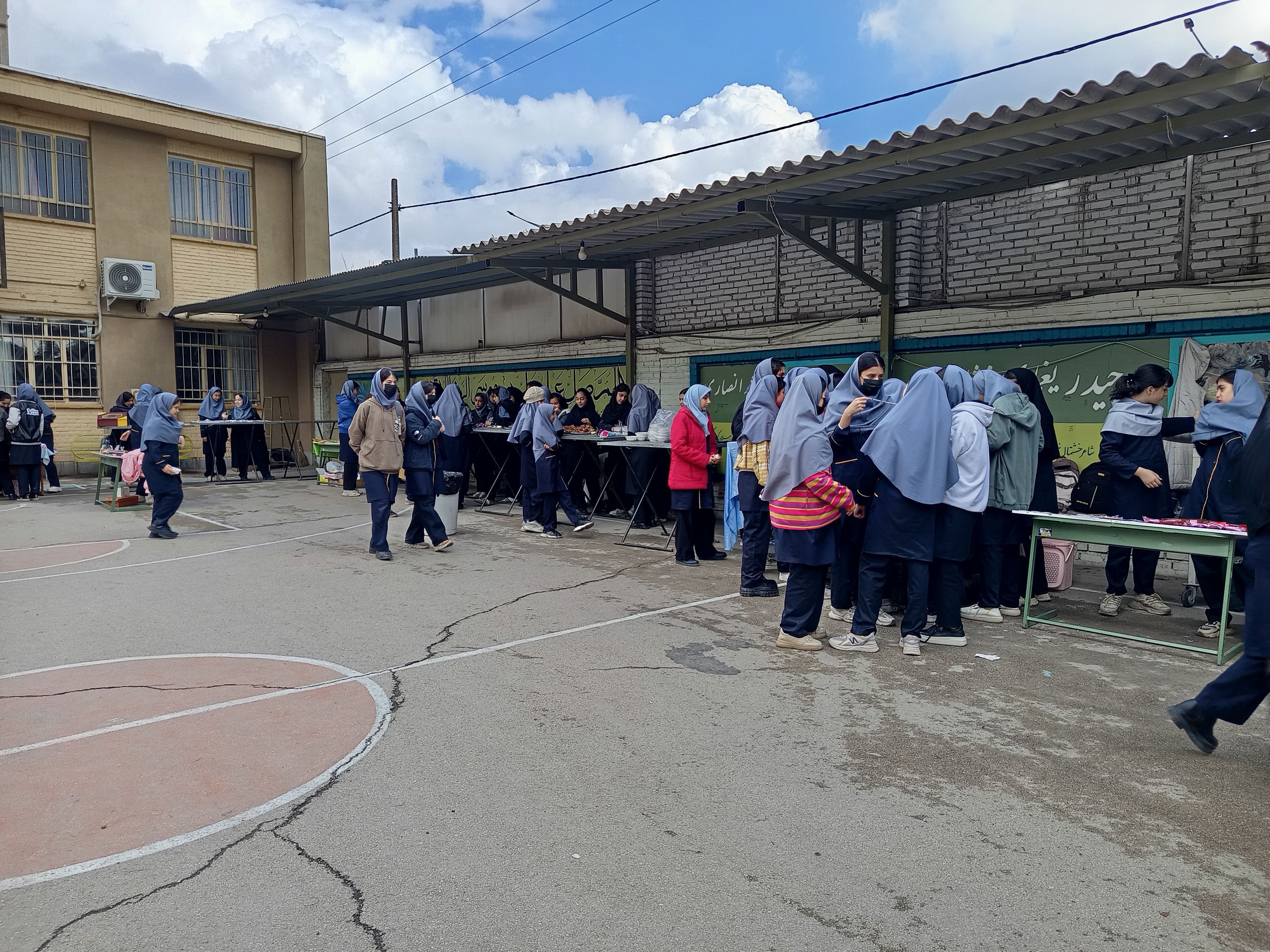 برپایی بازارچه دانش آموزی در دبیرستان پیرایش ۲