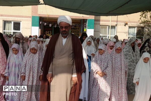هم‌نوایی نسل فاطمی با مادران در نماز جماعت ایام فاطمیه؛ دبستان شهید اول ۲