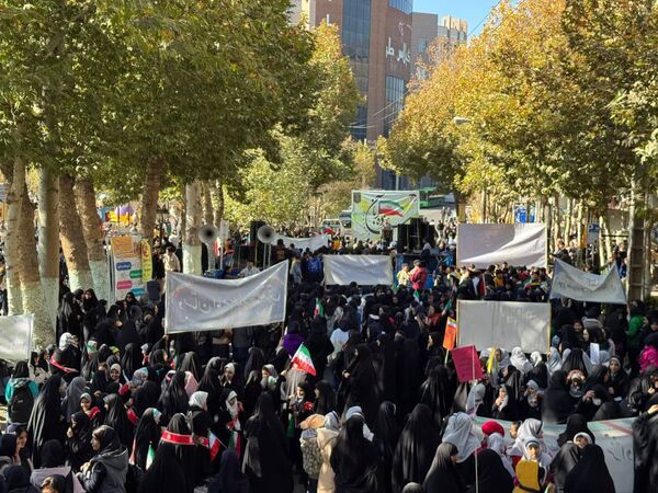 حضور پرشور مردم در راهپیمایی ۱۳ آبان طرقبه