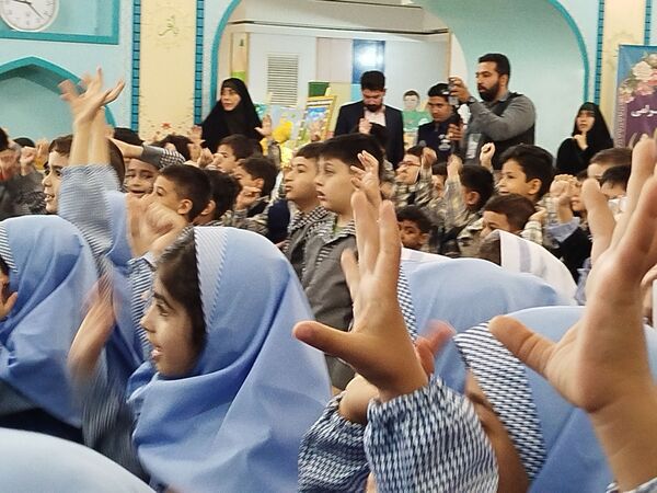 شادی و رنگ در جشن شکوفه‌ها در حرم امام رضا (ع)