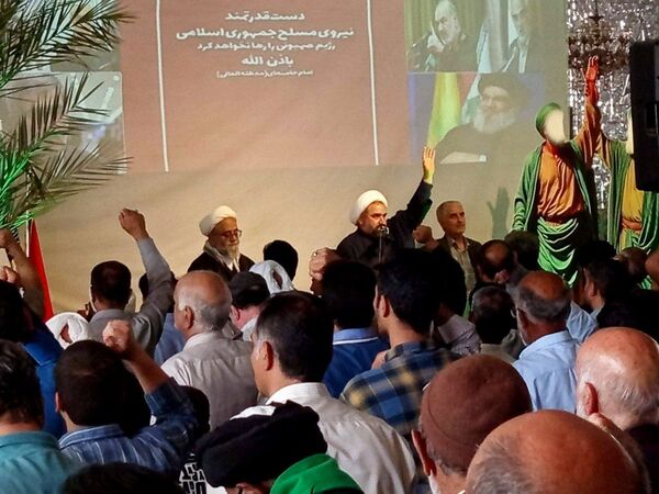 نماز جمعه ای با رنگ خون شهید در کاشمر