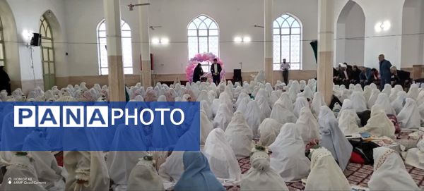 آیین جشن تکلیف دختران دانش‌آموز در جعفریه قم