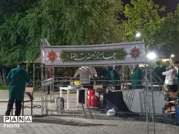 عطر وحدت در پارک شهید گمنام؛ تجلی مهربانی در شب میلاد نبی (ص) و امام صادق (ع)