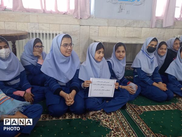 جلسه  آموزشی طرح ماهر سفیران سلامت در مدرسه بنت المهدی صدر ۲