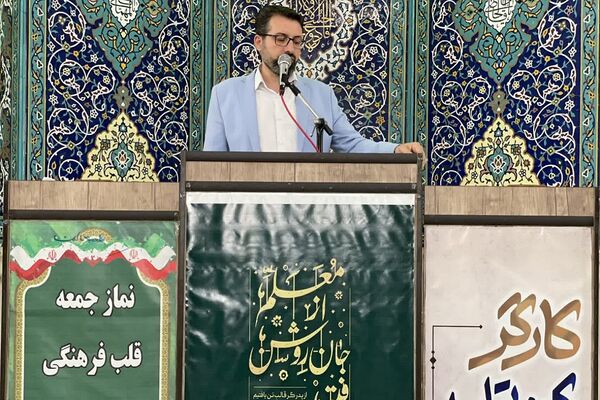فرهنگیان شهرستان ملارد با حضور خود در نمازجمعه این هفته یاد شهید رجایی را گرامی داشتند 