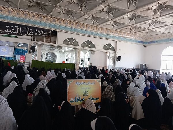 حضور دانش آموزان در نماز جمعه کاشمر