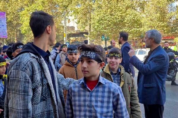 نوجوانان فاطمی از دبیرستان تا مسجد جامع