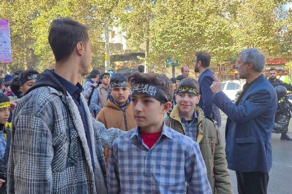 نوجوانان فاطمی از دبیرستان تا مسجد جامع