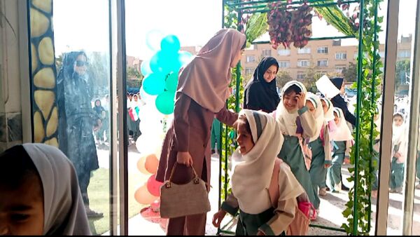 بوی علم و بوی دانش درهوای دبستان لطیفه