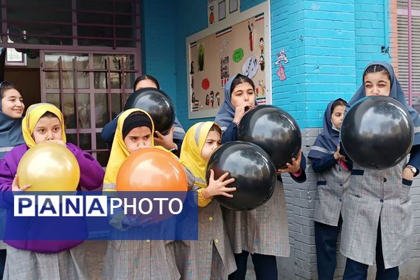 نمایشگاه آثار هنری دانش‌آموزان در دبستان نرجس بهارستان‌دو