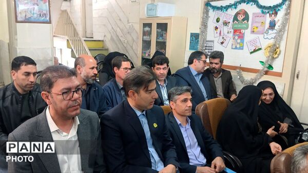 تجلیل مسئولان استانی از دانش‌آموزان و عوامل دبستان میقات به خاطر اقدام انسان‌دوستانه