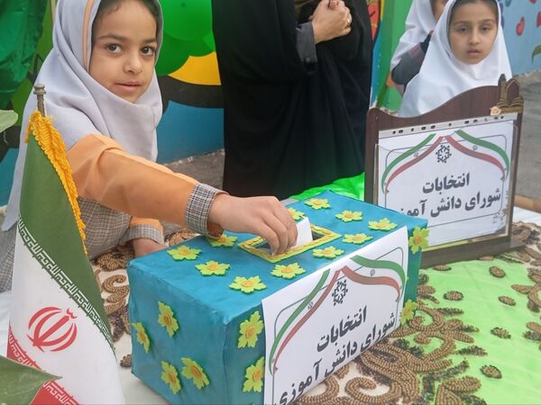 انتخابات شورای دانش آموزی در دبستان دخترانه نرجس یک 