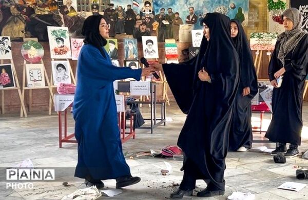 نمایش خیابانی هنرجویان هنرستان شهید سادلجی