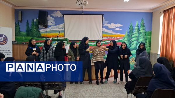 جشنواره دهه فجر مدرسه‌ای