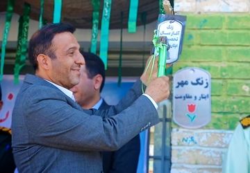 فارسان سال تحصیلی جدید را با نواختن زنگ مهر و مقاومت آغاز کرد