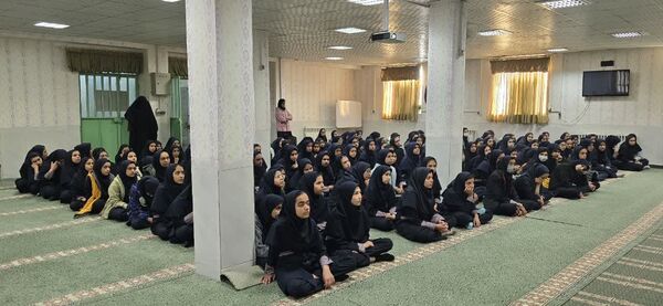 برگزاری مراسم بزرگداشت خانواده شهید تشکری در دبیرستان شاهد فردوس