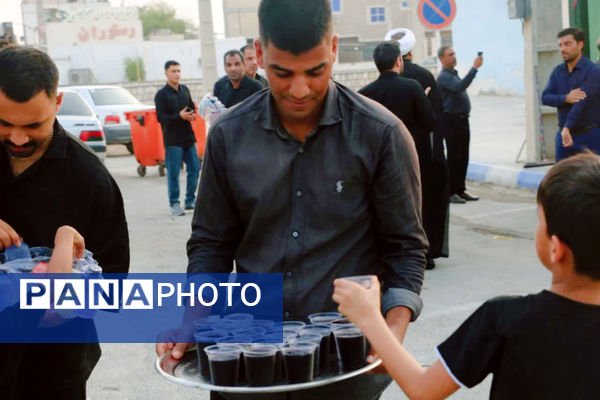 جاماندگان اربعین در بندرخمیر، شور حسینی را به خیابان‌ها آوردند