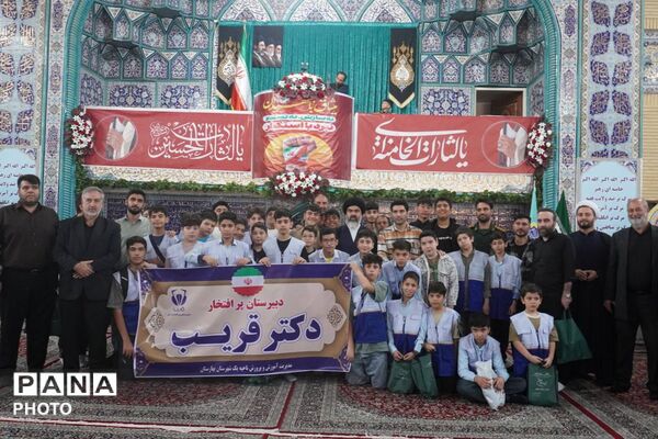 نمازجمعه؛ جلوه‌ای از وحدت و همبستگی دانش‌آموزان در هفته بسیج دانش‌آموزی