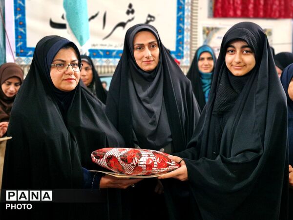 اقامه نمازجمعه با حضور فرهنگیان و دانش‌آموزان در گلوگاه