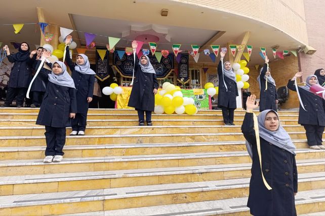 جشن پرنشاط دانش‌آموزان مدرسه حضرت معصومه(س) ناحیه 4 کرج