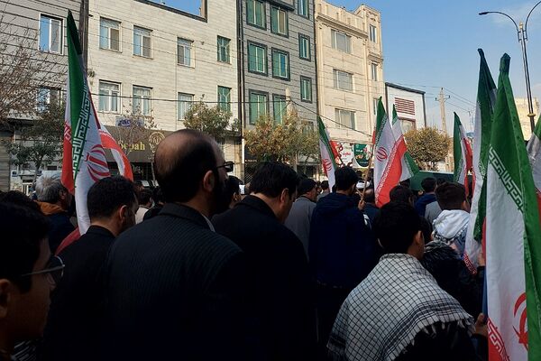 تشییع پیکر شهید مدافع حرم رضا مرادی در باقرشهر 