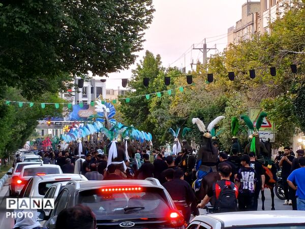  کاروان عظیم نوجوان کربلا در خیابان پروین 