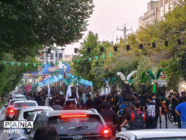  کاروان عظیم نوجوان کربلا در خیابان پروین 