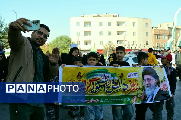 تجلی اقتدار مردم بهارستان در راهپیمایی ۱۳ آبان