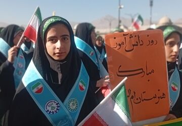 حضور پررنگ پیشتازان، جلوه‌ای از نشاط و بصیرت دانش‌آموزی در سیزده آبان