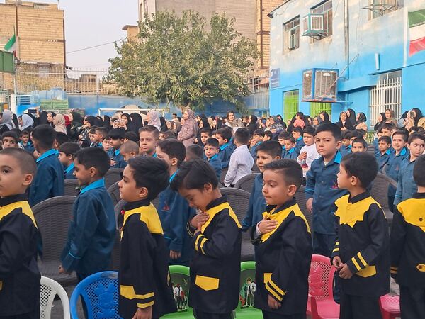 دانش آموزان در آغوش مدرسه