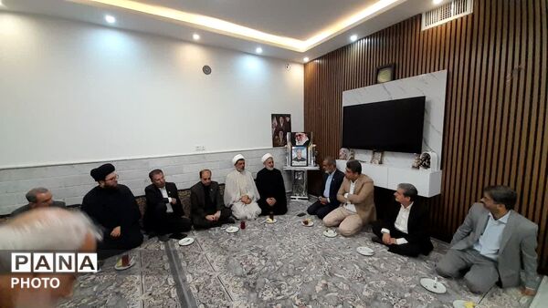 دیدار مسئولان آموزش و پرورش قم با خانواده شهید «حسین نجفی»