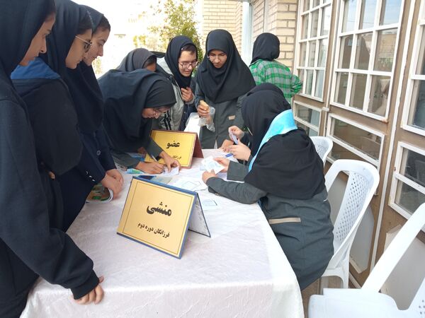 انتخابات شورای دانش‌آموزی دبیرستان فرزانگان دوره‌ دوم مشهد