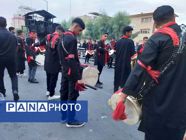 استقبال عزاداران حسینی از کاروان نمادین اسرای کربلا در قم