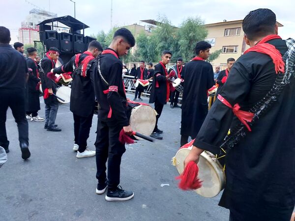 استقبال عزاداران حسینی از کاروان نمادین اسرای کربلا در قم