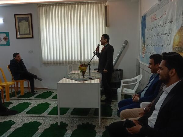 جلسه تجربه گردانی با قبول شدگان کنکور سراسری در دبیرستان نمونه آیت‌الله خامنه‌ای