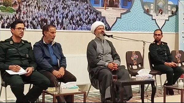 دیدار فرماندهان بسیج دانش آموزی مدارس کاشمر با امام‌ جمعه شهرستان