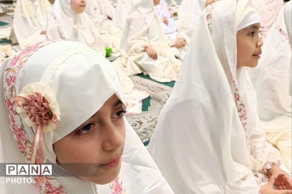 جشن روزه اولی‌ها در دبستان الهام حاجیان ناحیه دو شهرری 
