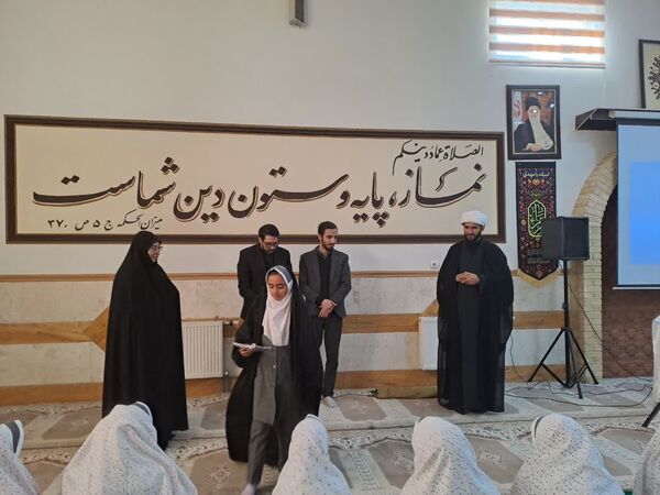 برگزاری نماز جماعت و زنگ گفت‌وگو در اسلامشهر