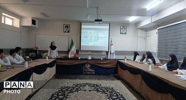 کارسوق دانش آموزان سمپادی در پژوهش سرای ابوریحان ناحیه ۵ 
