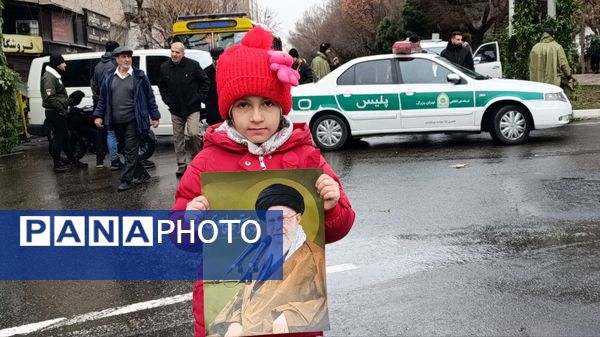 امشب آسمان در خیابان ها مى تابد